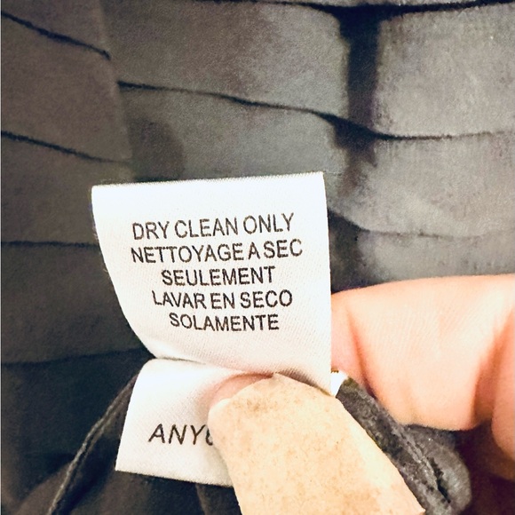 BCBGMaxAzria Charcoal Sleeveless Pleated Blouse size 2 EUC - Picture 4 of 6